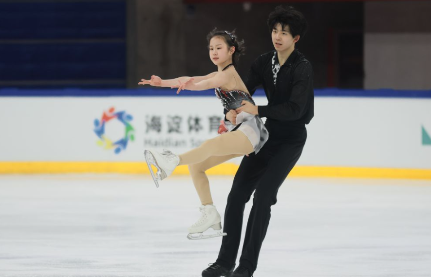 米兰体育与公交站的距离